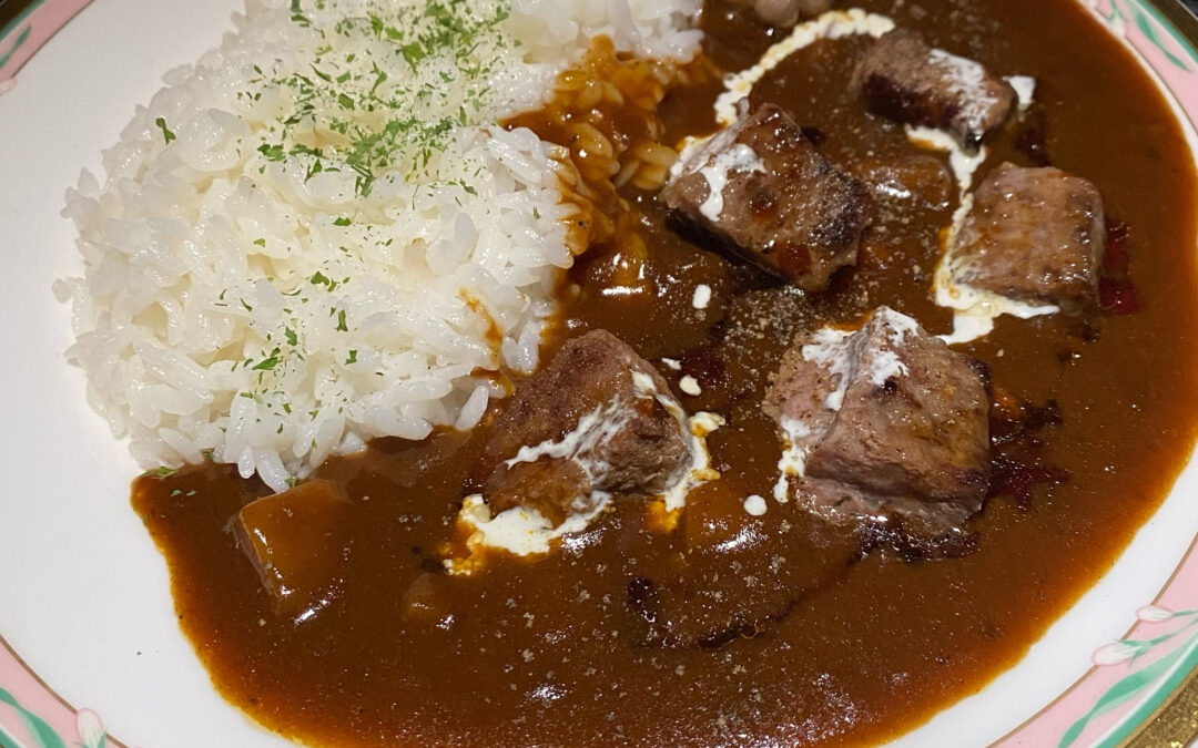 ゴロゴロサイコロステーキの特性カレー